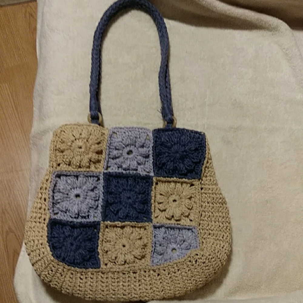 🌸NINE WEST Floral Crocheted handbag